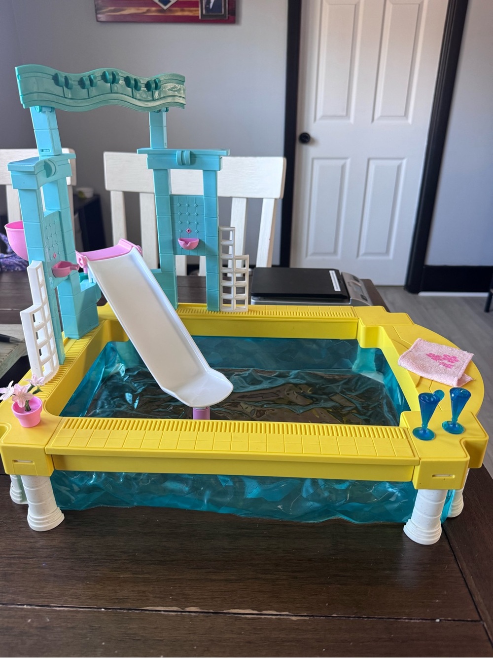 1999 Mattel Barbie Fabulous Fountain Pool playset